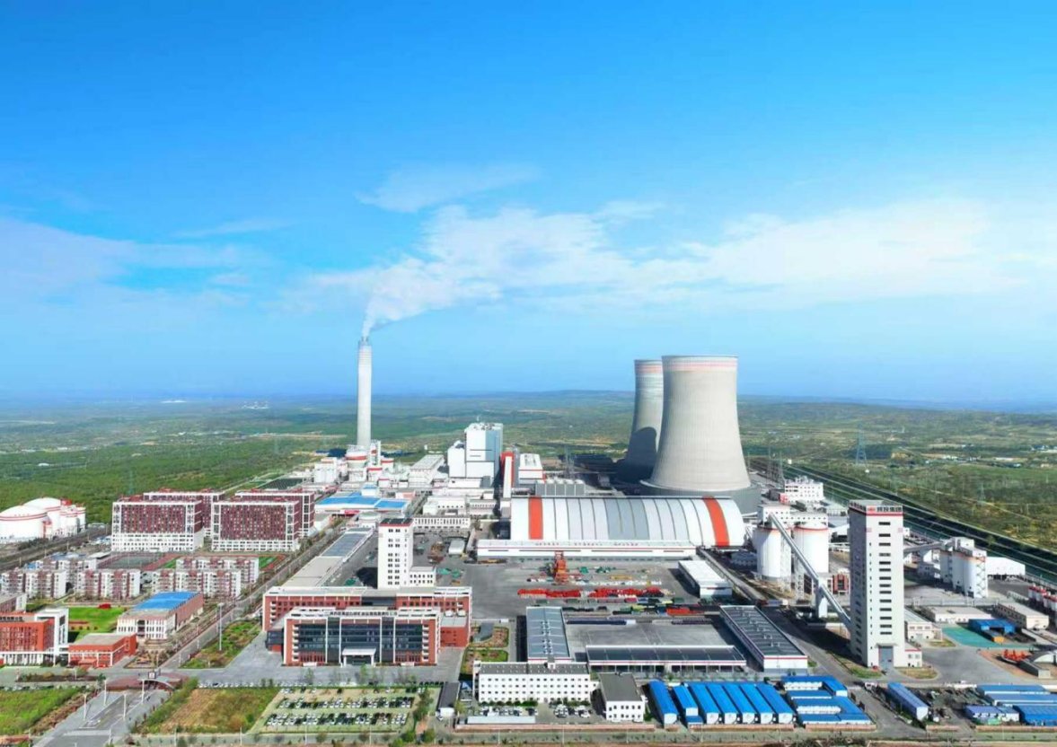 一座现代化矿井正经历从基建到生产的深